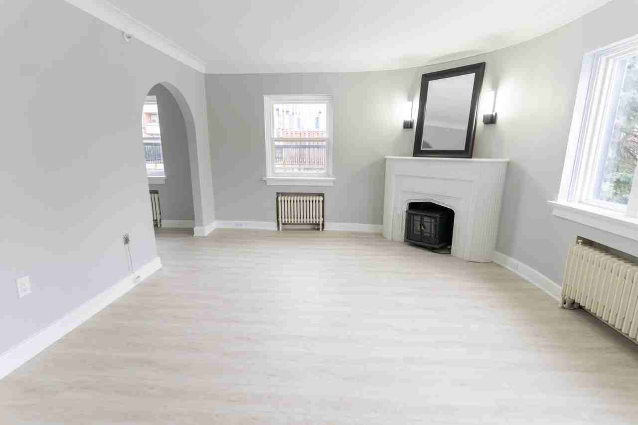 8 Wellington Street West - Photo 7 of 18