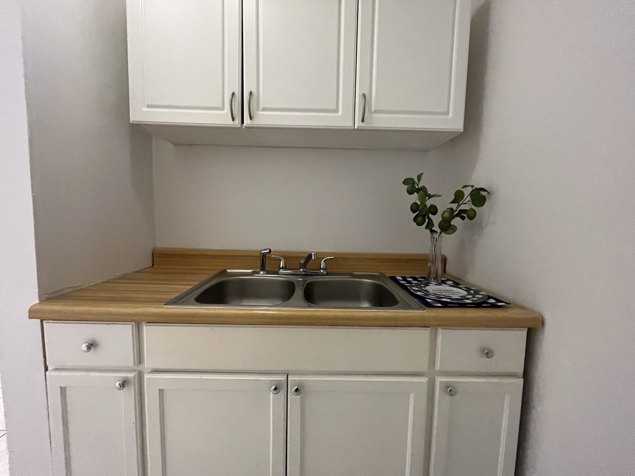 HOLLYWOOD LITTLE RANCHES 2303  (SOL Y VIENTO, LLC) - Photo 2 of 8