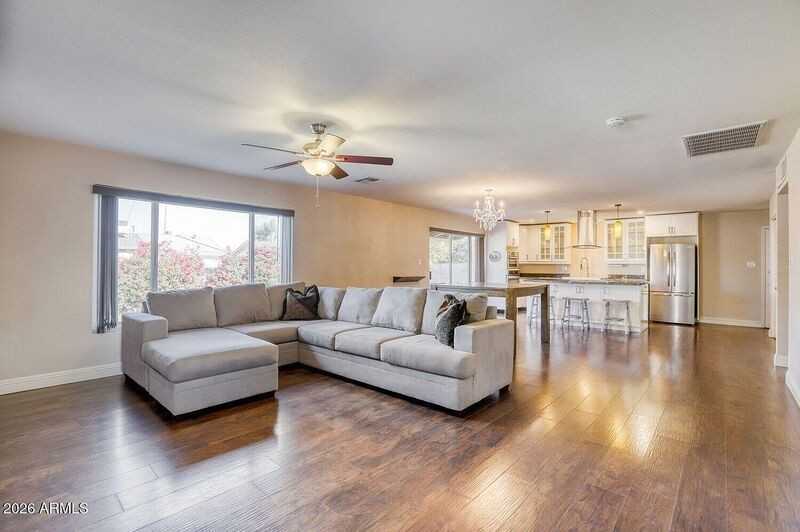 8640 E Wilshire Dr - Photo 2 of 12