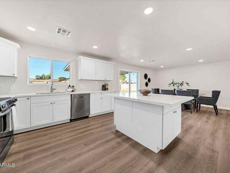 3430 E Poinsettia Dr - Photo 4 of 16