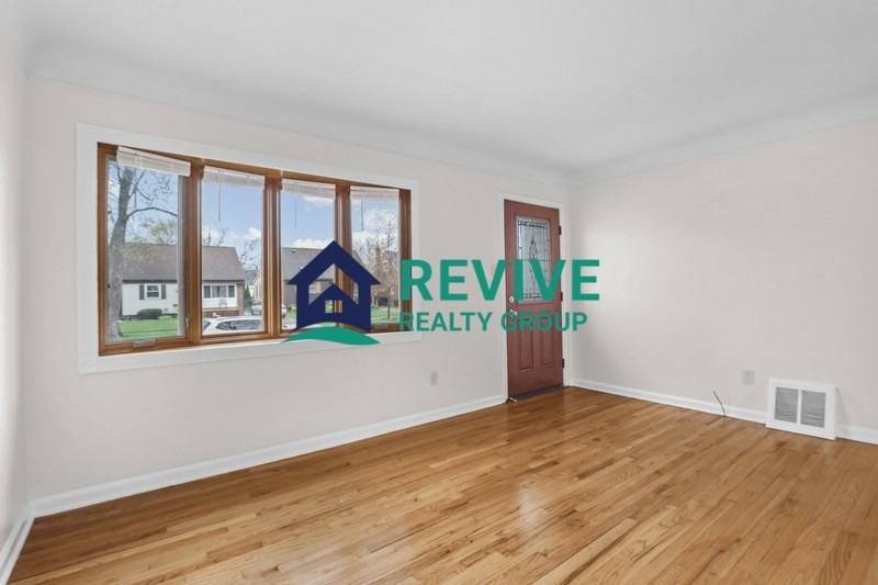 9725 Fox Ave - Photo 3 of 25