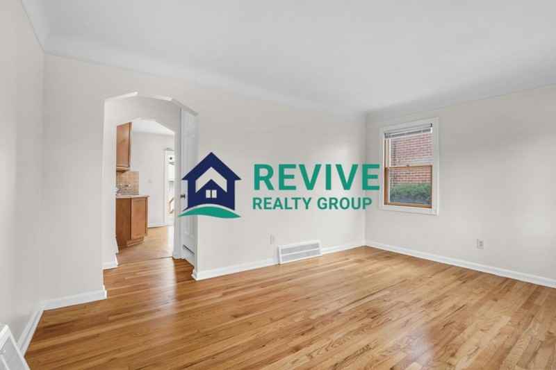 9725 Fox Ave - Photo 5 of 25