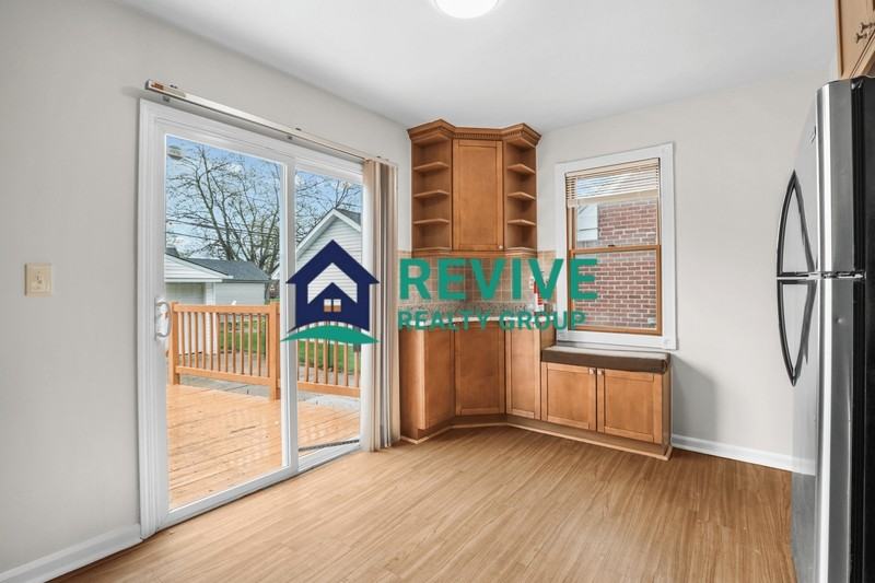 9725 Fox Ave - Photo 6 of 25