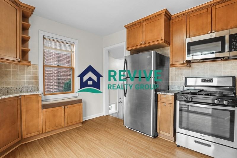 9725 Fox Ave - Photo 7 of 25