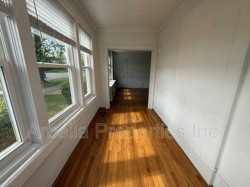 703 E Unaka Ave #1 - Photo 5 of 23