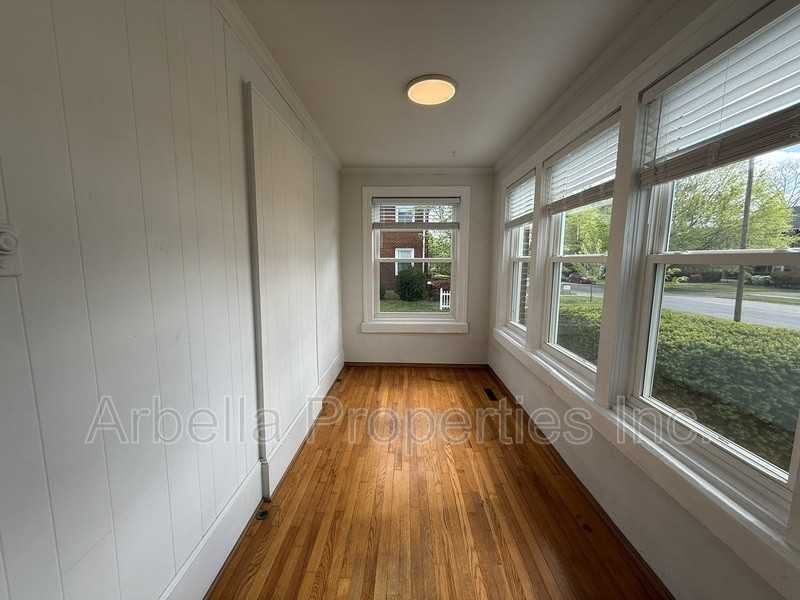 703 E Unaka Ave #1 - Photo 6 of 23