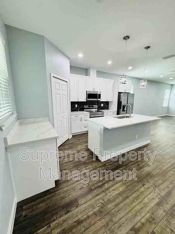 6073 Vermont Ave - Photo 4 of 23