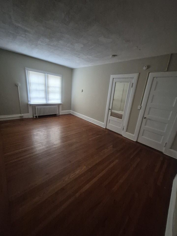 Tudor Terrace Apartments - Photo 7 of 16