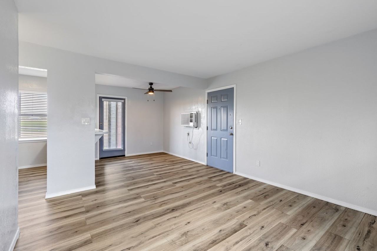 4005 Nw Ozmun Ave #4005B8 - Photo 3 of 21