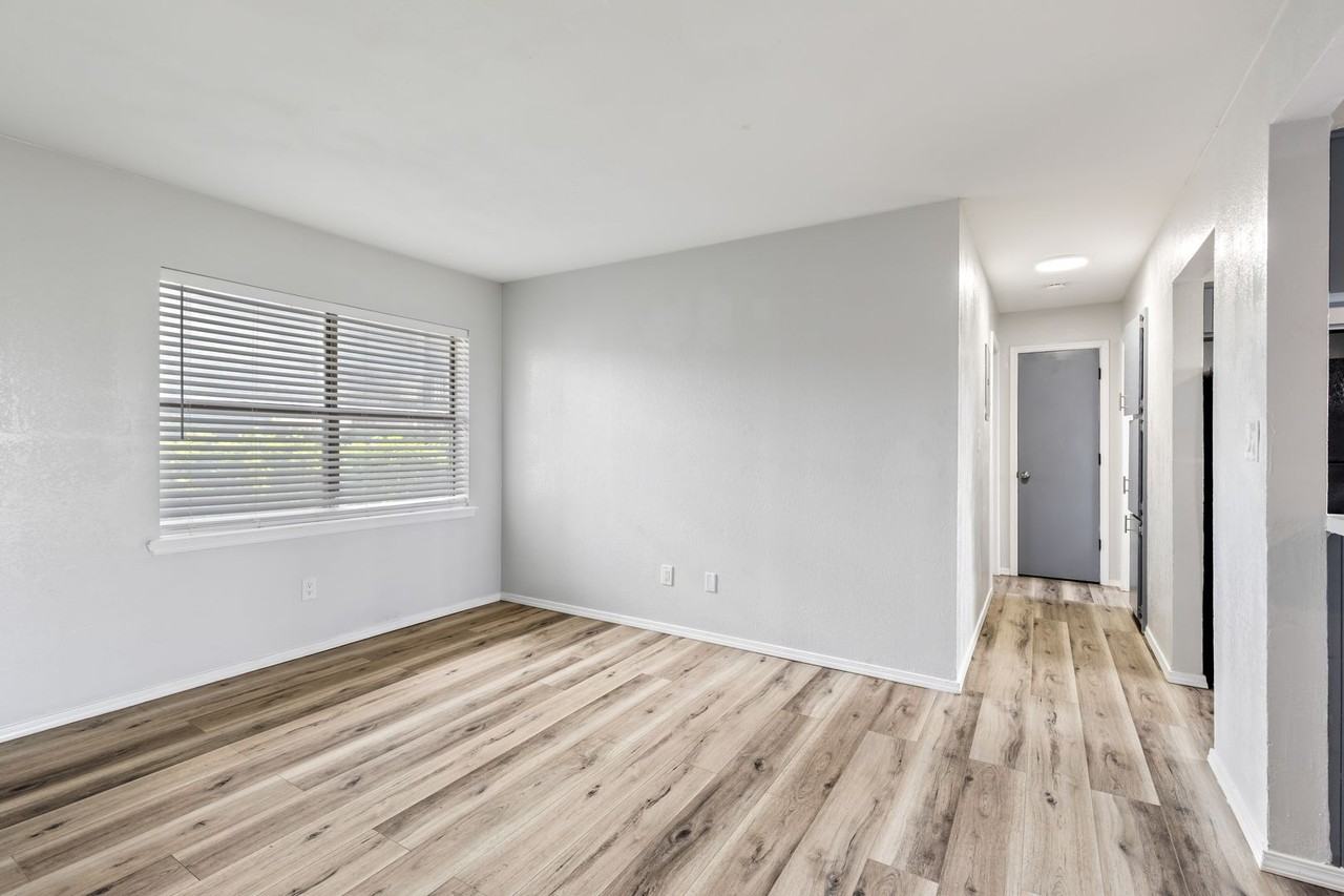 4005 Nw Ozmun Ave #4005B8 - Photo 7 of 21