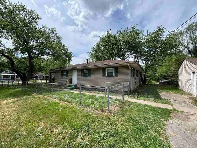 2315 Waneta Ave - Photo 3 of 27