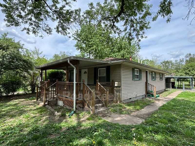 2315 Waneta Ave - Photo 5 of 27