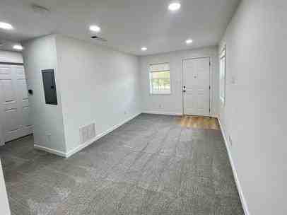 693 Formwalt Street Southwest - Photo 3 of 9