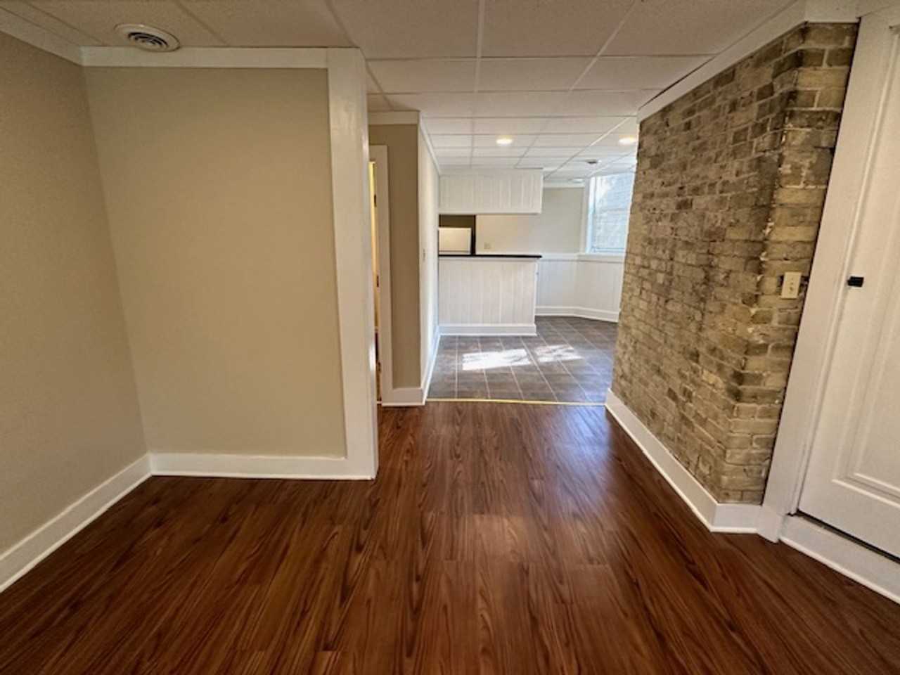 $1725 – 3 BA, 1 BA Lower Flat with Central Air - Photo 5 of 20