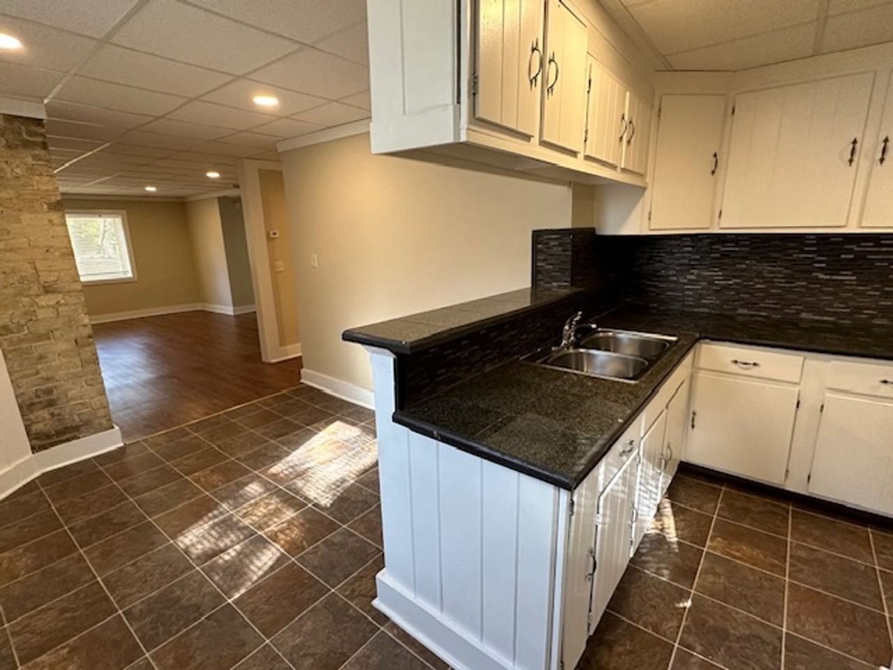 $1725 – 3 BA, 1 BA Lower Flat with Central Air - Photo 7 of 20