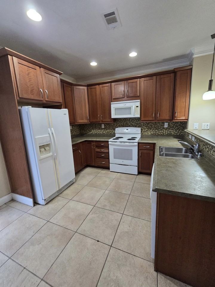 200 South 11th Street - Photo 5 of 12