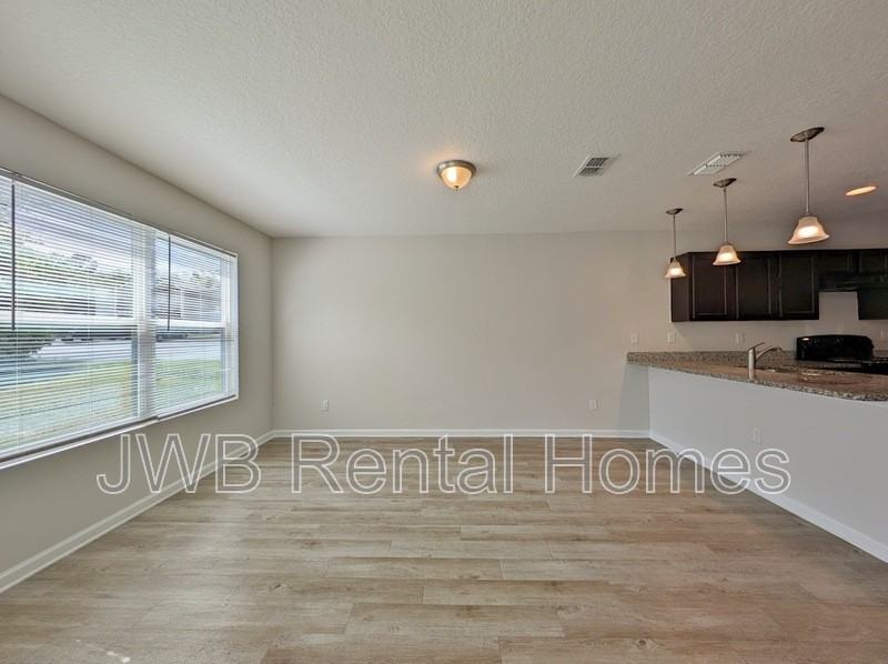 5744 Lexington Ave - Photo 4 of 15