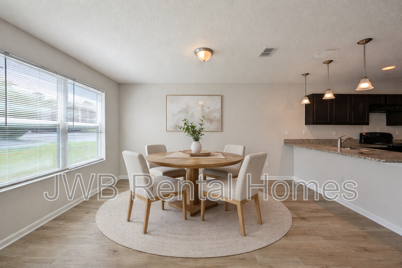 5744 Lexington Ave - Photo 5 of 15