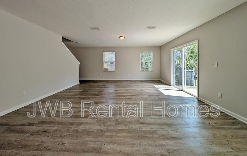 5744 Lexington Ave - Photo 6 of 15