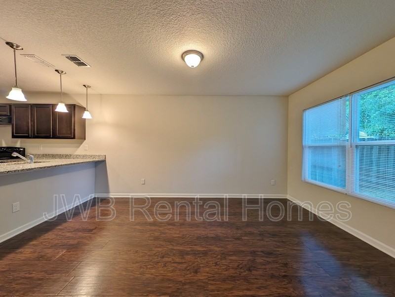 8436 New York Ave - Photo 4 of 16