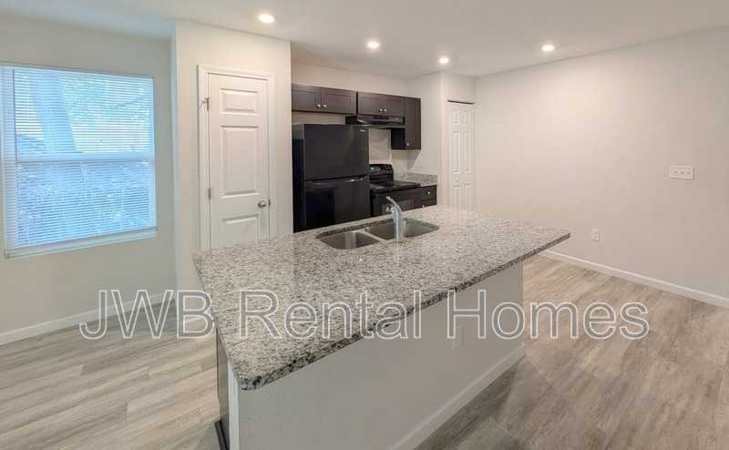 1016 Spearing St - Photo 2 of 16