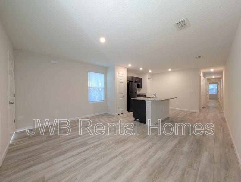 1016 Spearing St - Photo 3 of 16