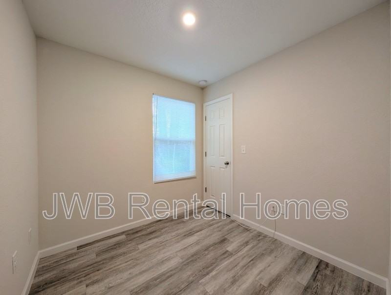 1016 Spearing St - Photo 5 of 16