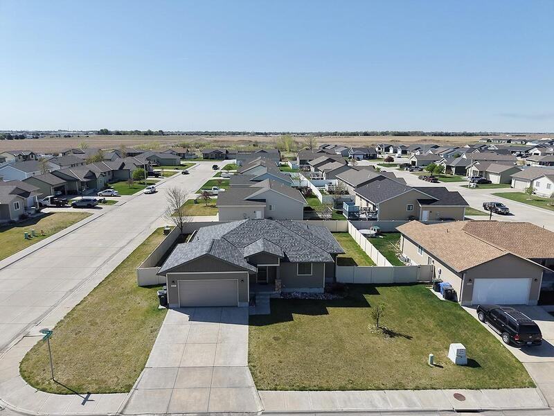 4225 Yarrow Dr - Photo 3 of 40