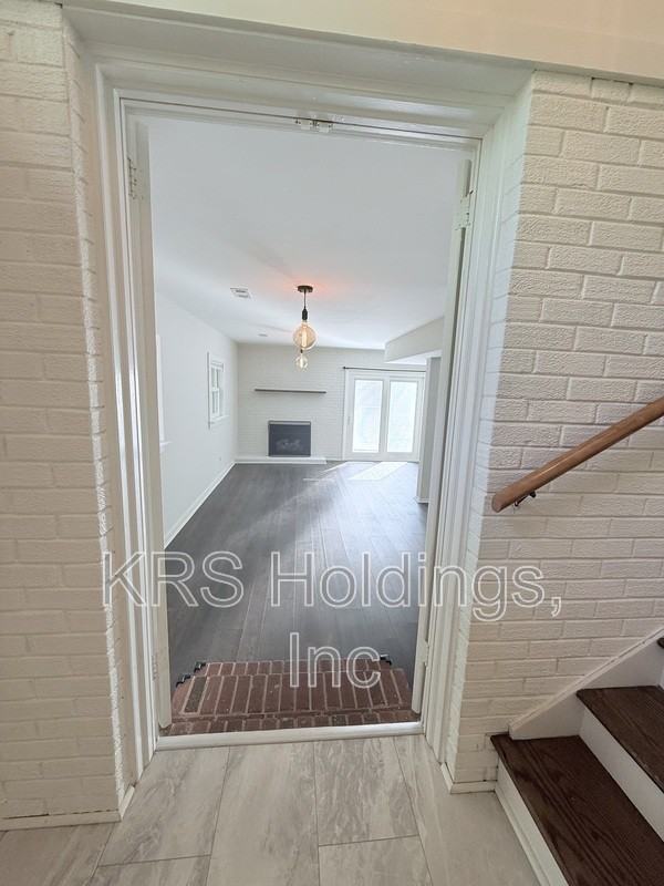 1512 Basewood Dr - Photo 4 of 26