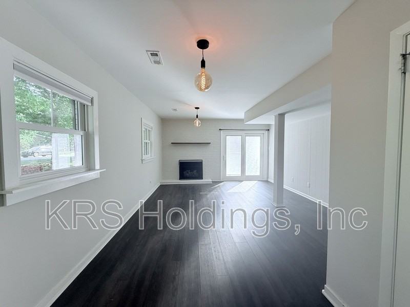 1512 Basewood Dr - Photo 5 of 26