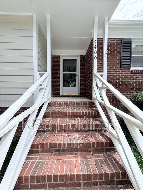 7400 Ashbury Ct - Photo 3 of 19