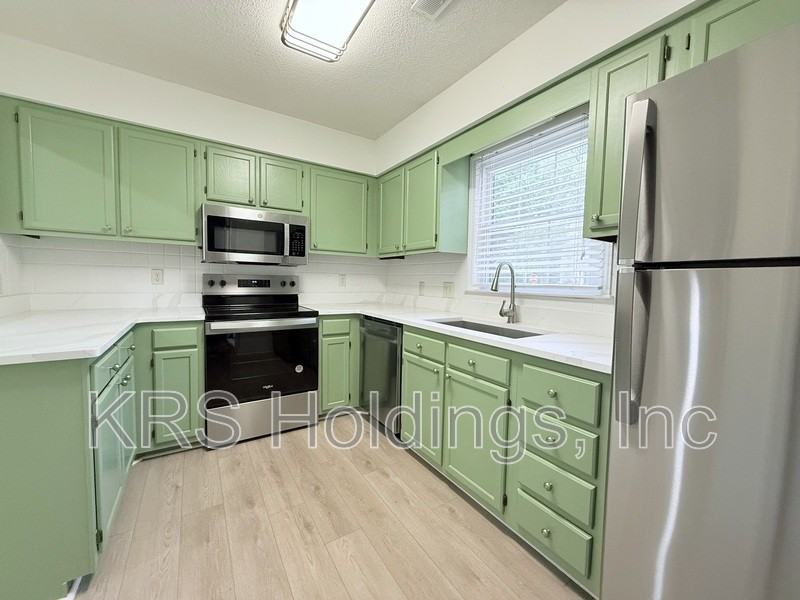 7400 Ashbury Ct - Photo 6 of 19