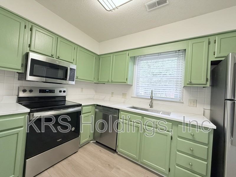 7400 Ashbury Ct - Photo 7 of 19