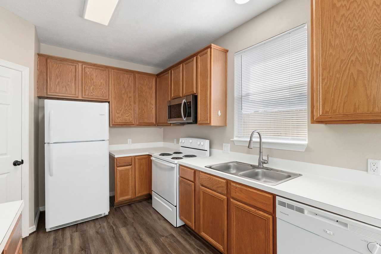 Stone Hill Apartments - Photo 5 of 13