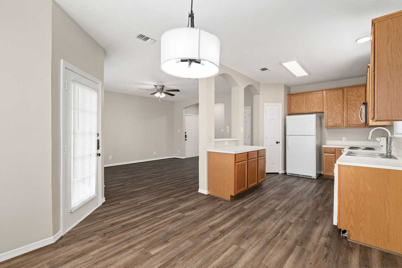 Stone Hill Apartments - Photo 6 of 13