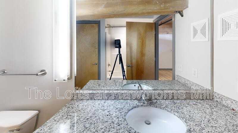 1101 Hawthorne Ln #230 - Photo 5 of 8