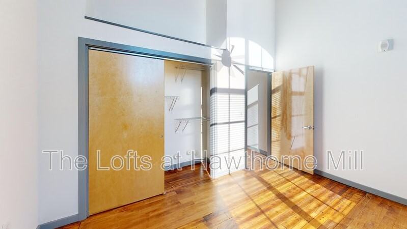 1101 Hawthorne Ln #230 - Photo 6 of 8