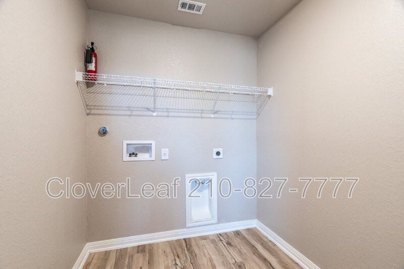 6334 Willow Point Blvd - Photo 7 of 33