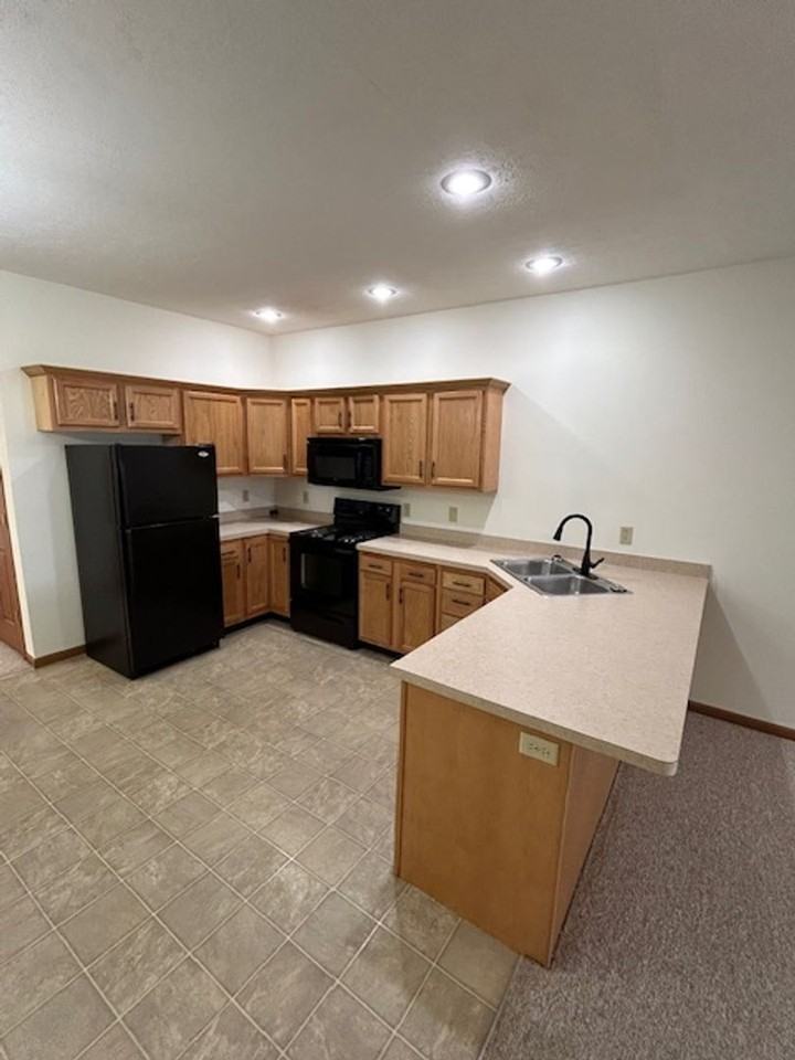 1510 Williamsburg Pl - Photo 3 of 14