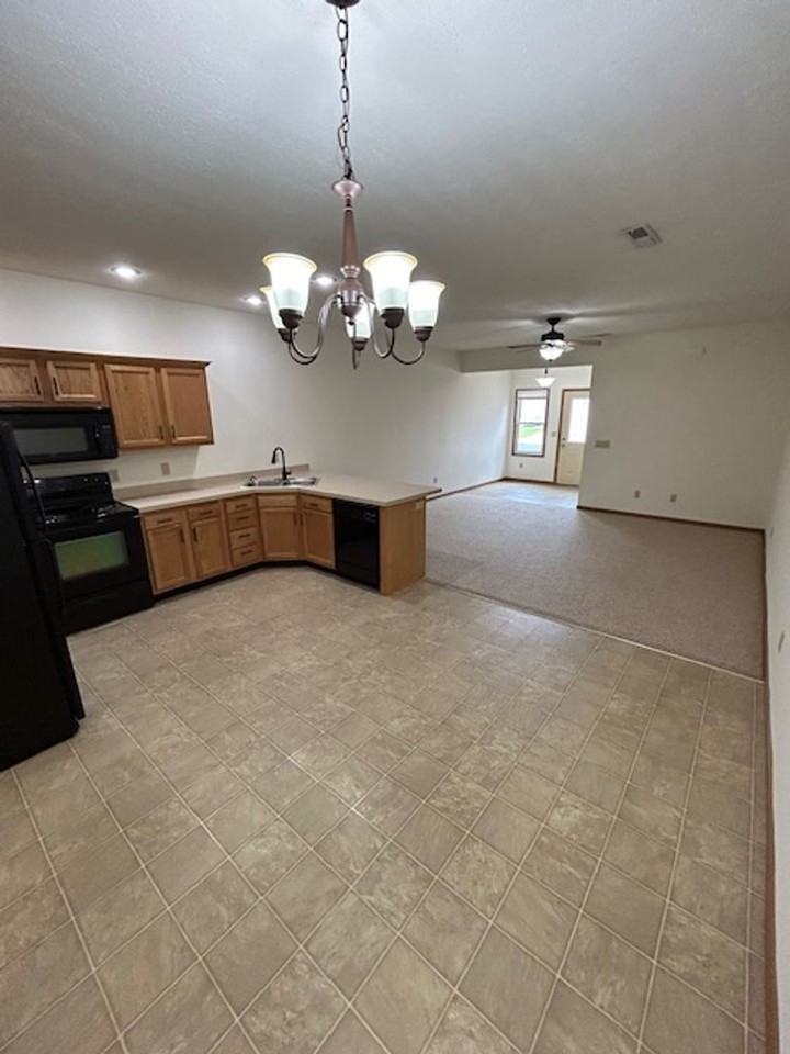 1510 Williamsburg Pl - Photo 4 of 14