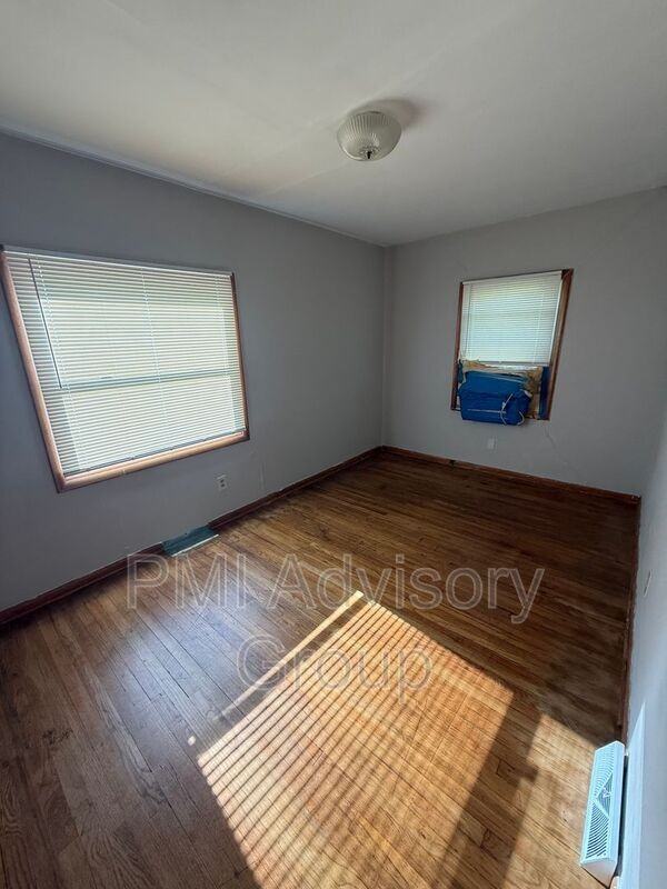 2347 Se Pennsylvania Ave - Photo 3 of 10