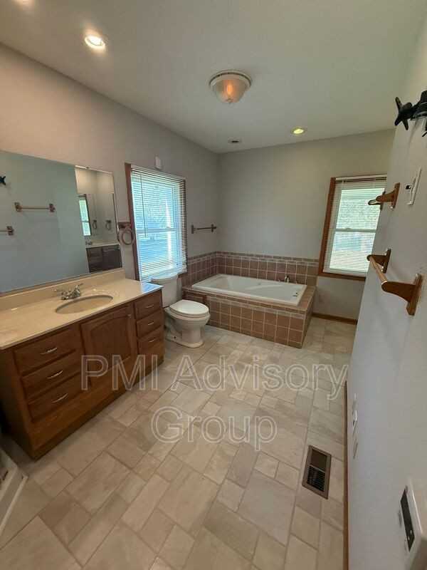 2347 Se Pennsylvania Ave - Photo 4 of 10