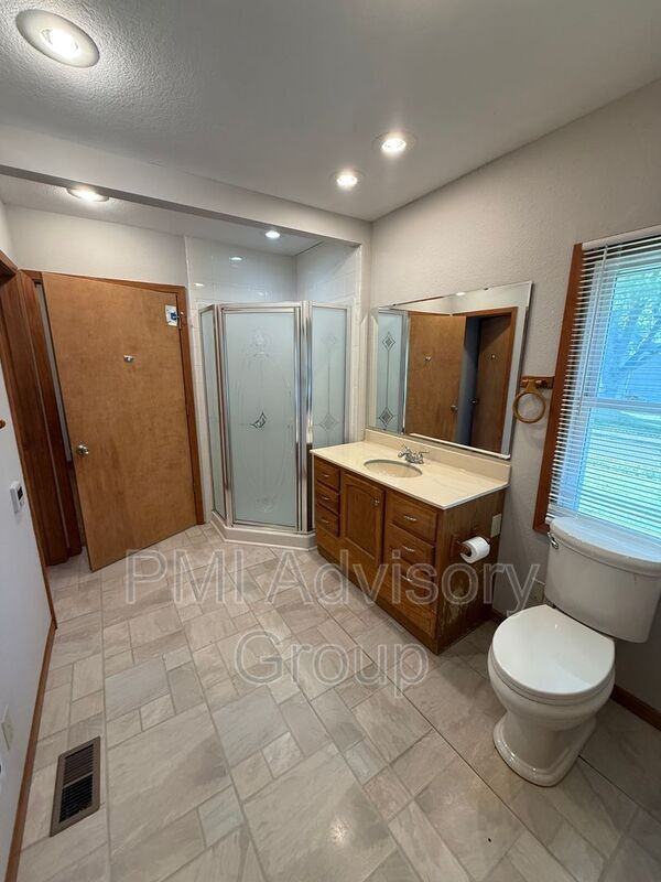 2347 Se Pennsylvania Ave - Photo 6 of 10