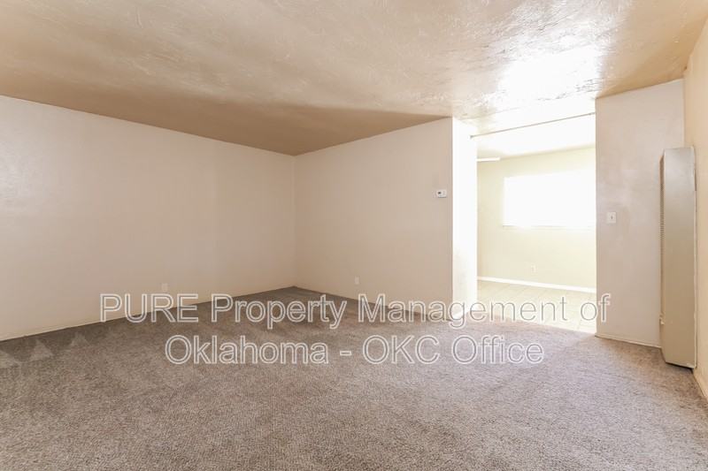 3906 S Hudson Ave - Photo 4 of 20