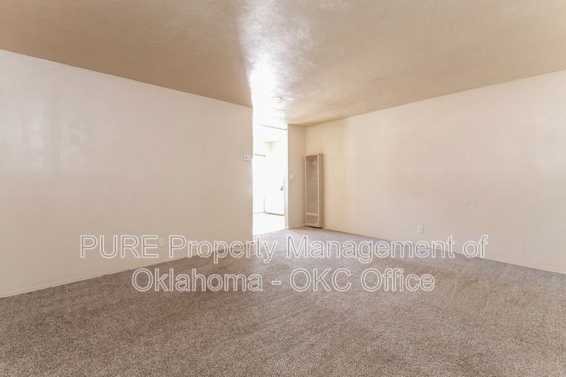 3906 S Hudson Ave - Photo 6 of 20