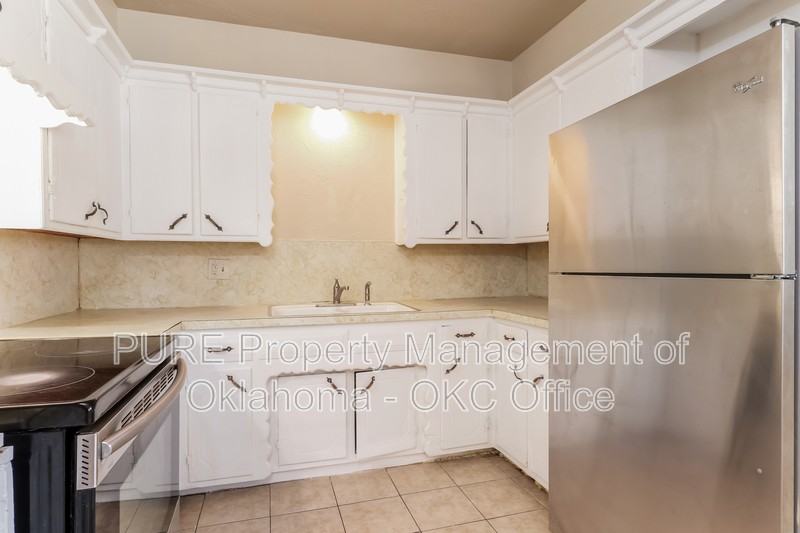 3906 S Hudson Ave - Photo 7 of 20