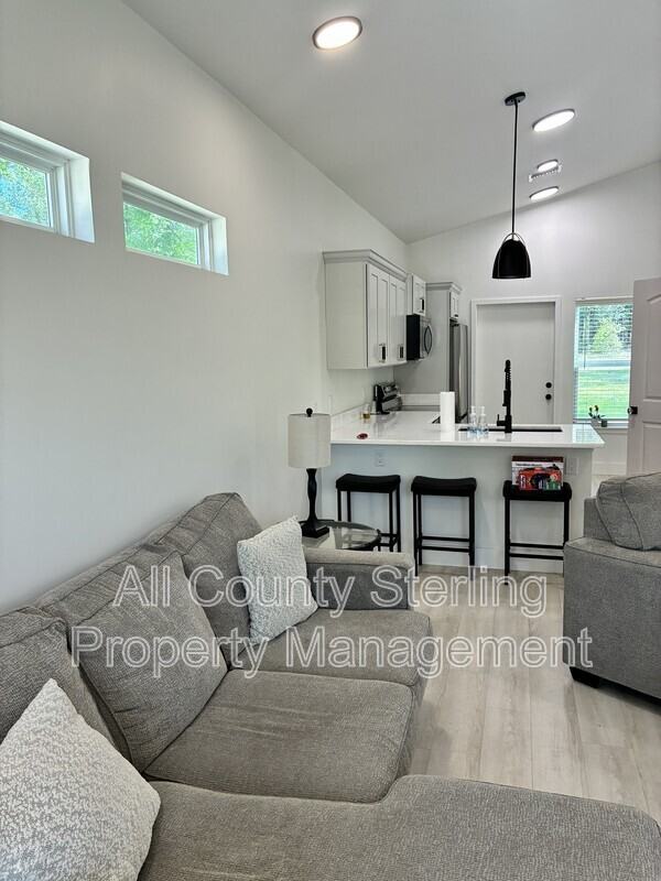 10230 Ne 72nd St - Photo 2 of 31