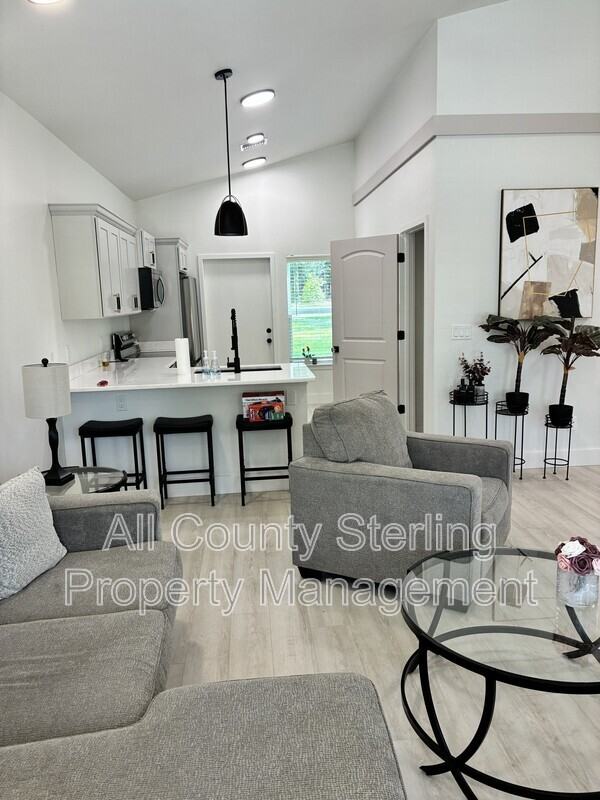 10230 Ne 72nd St - Photo 7 of 31