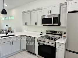 featured image of 10230 Ne 72nd St