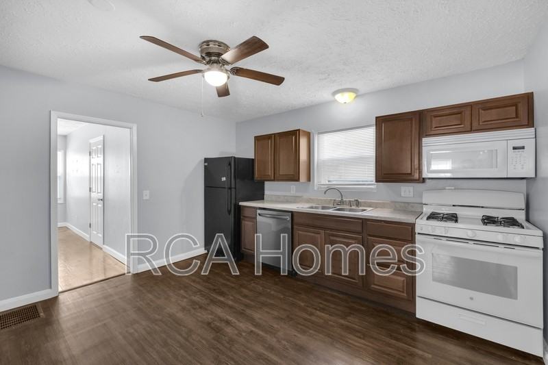 1461 S Meridian St - Photo 4 of 10